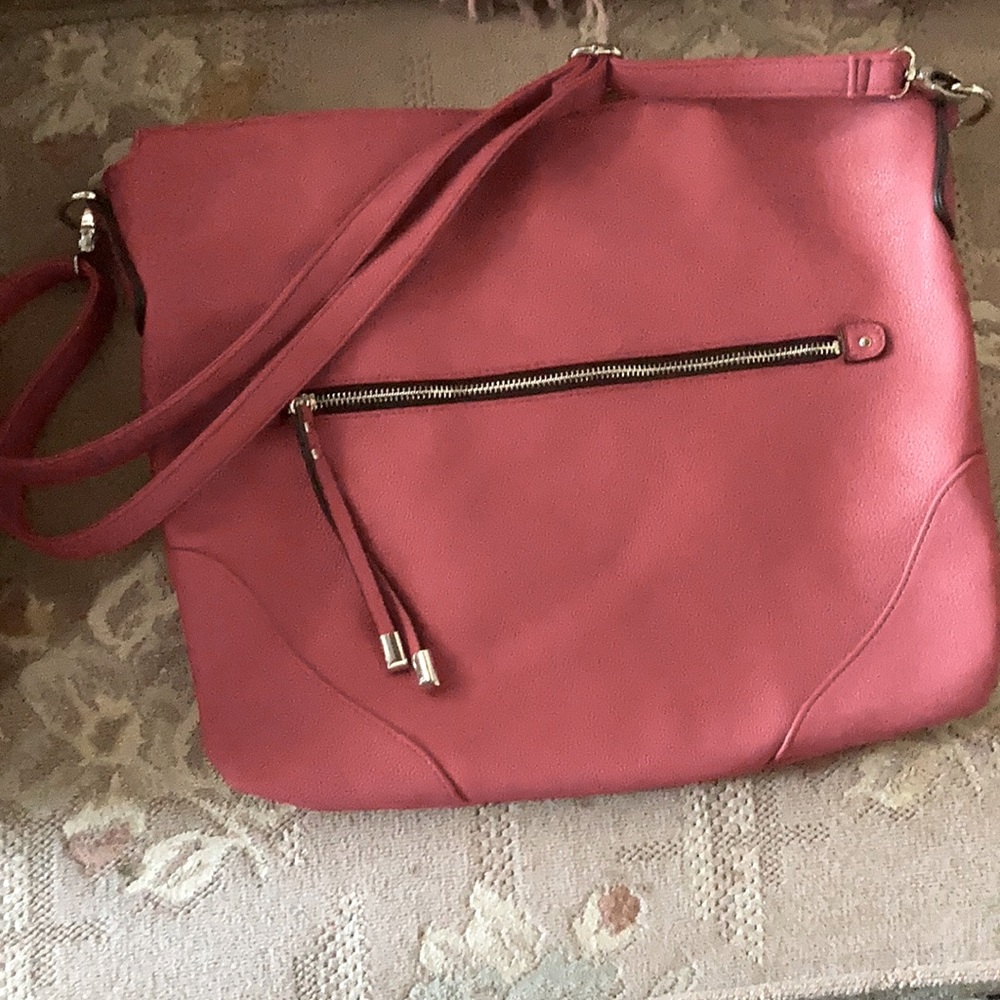 Large adjustable strap purse